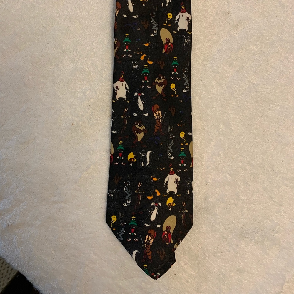 Vintage Looney Tunes neck tie.  Black w/ looney tunes characters.  57 inch